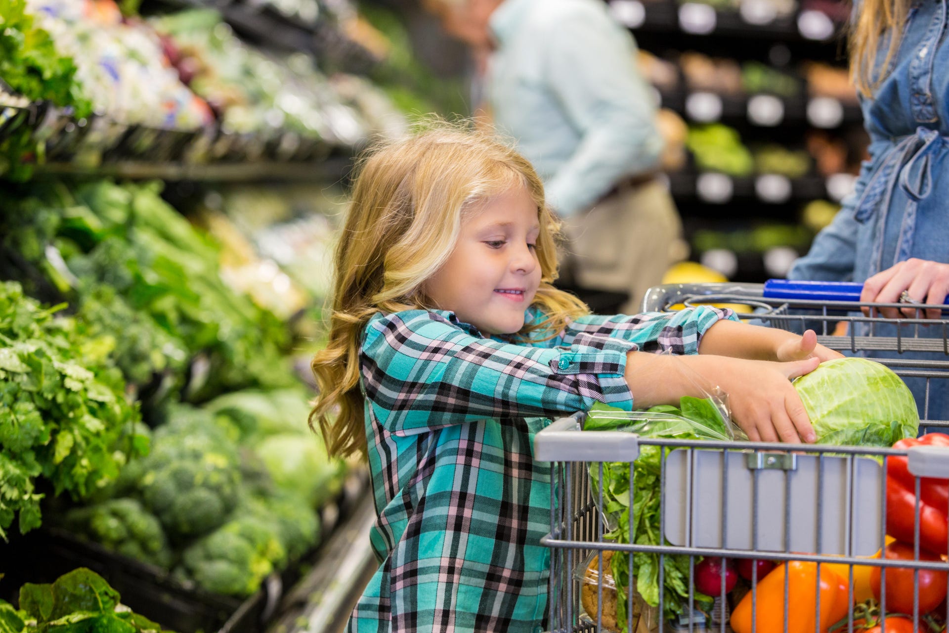 Little girl helping shop grocery store