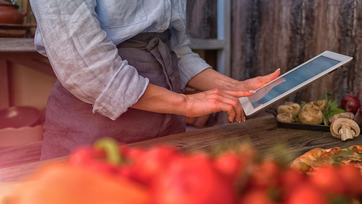 Employee tablet tomatoes