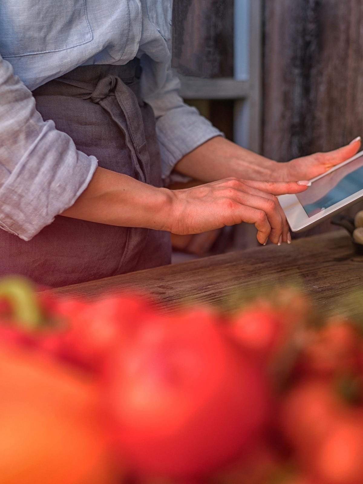 Employee tablet tomatoes