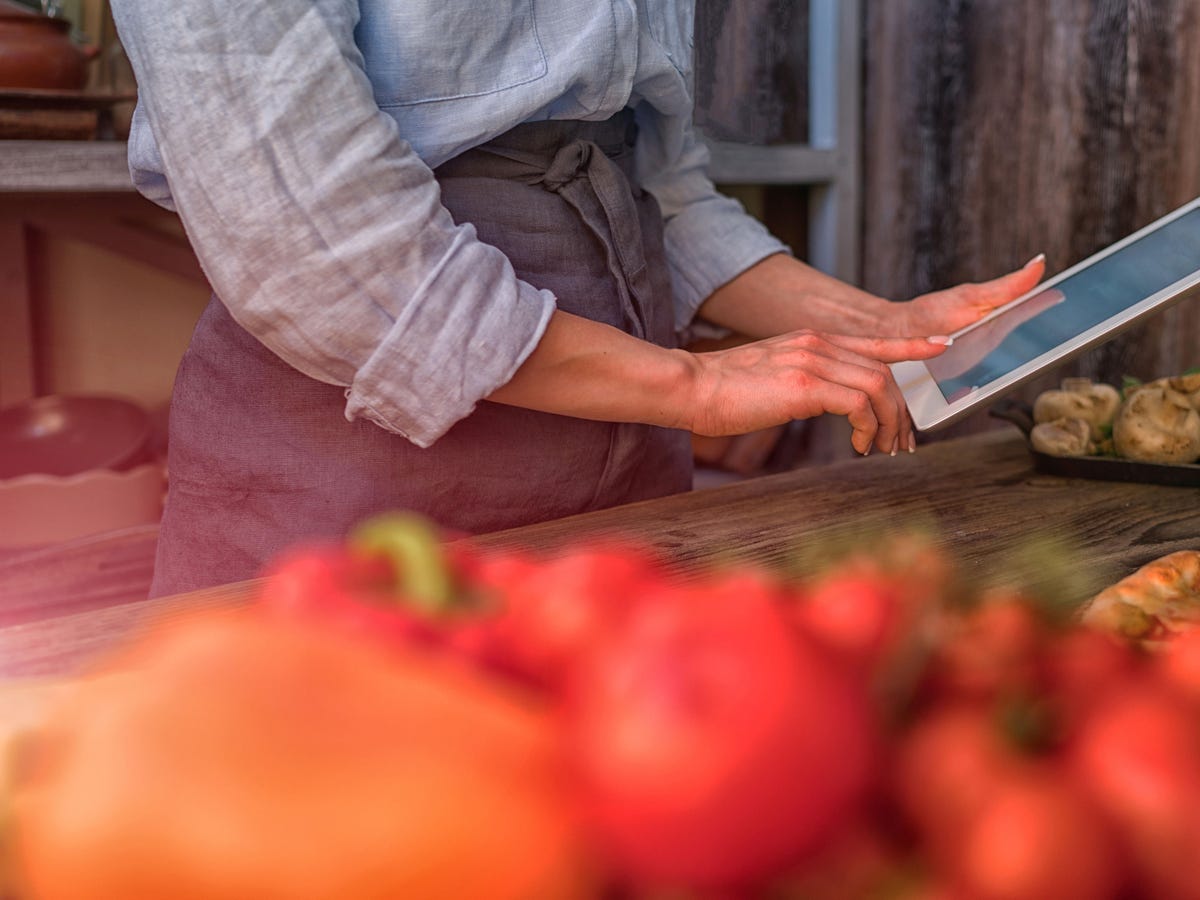 Employee tablet tomatoes