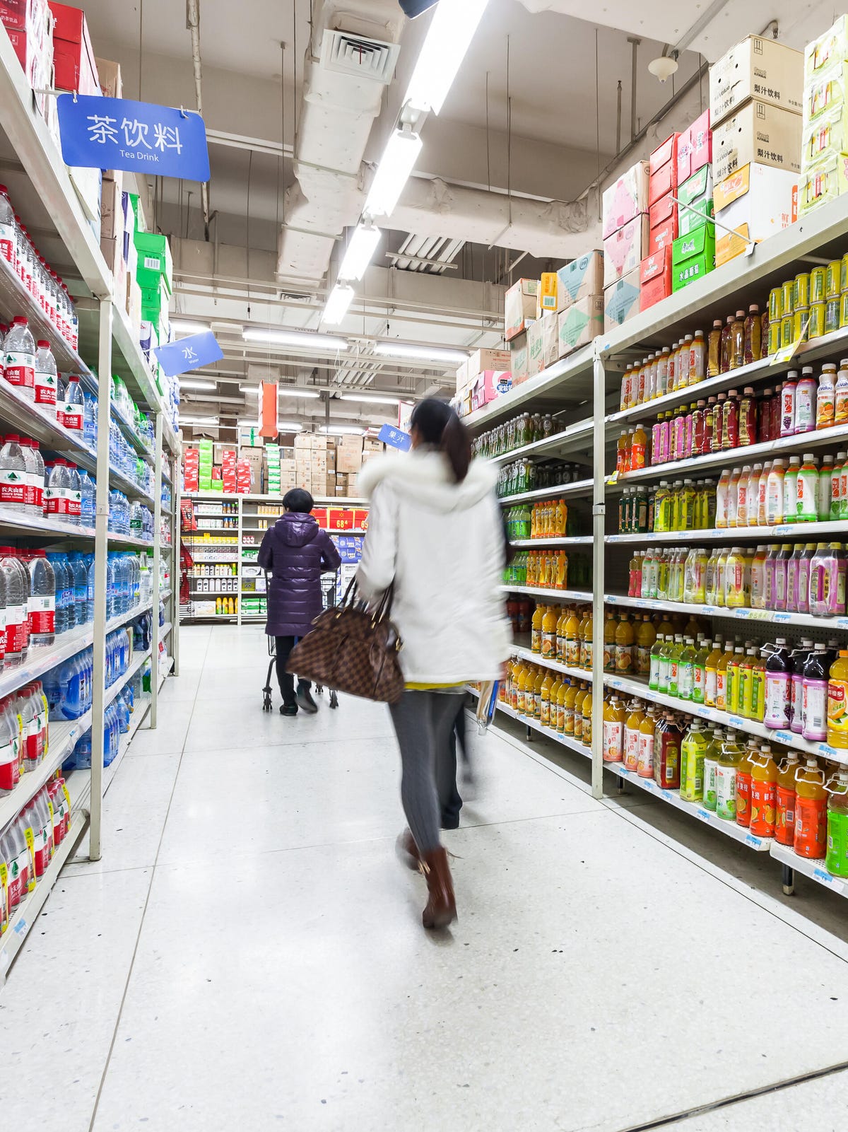 supermarket product display aisle