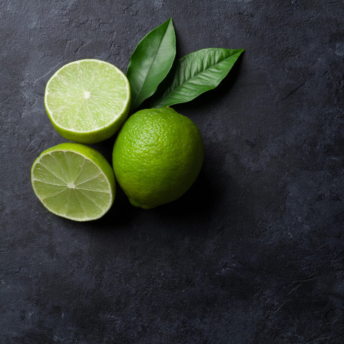 Green fresh lime slices